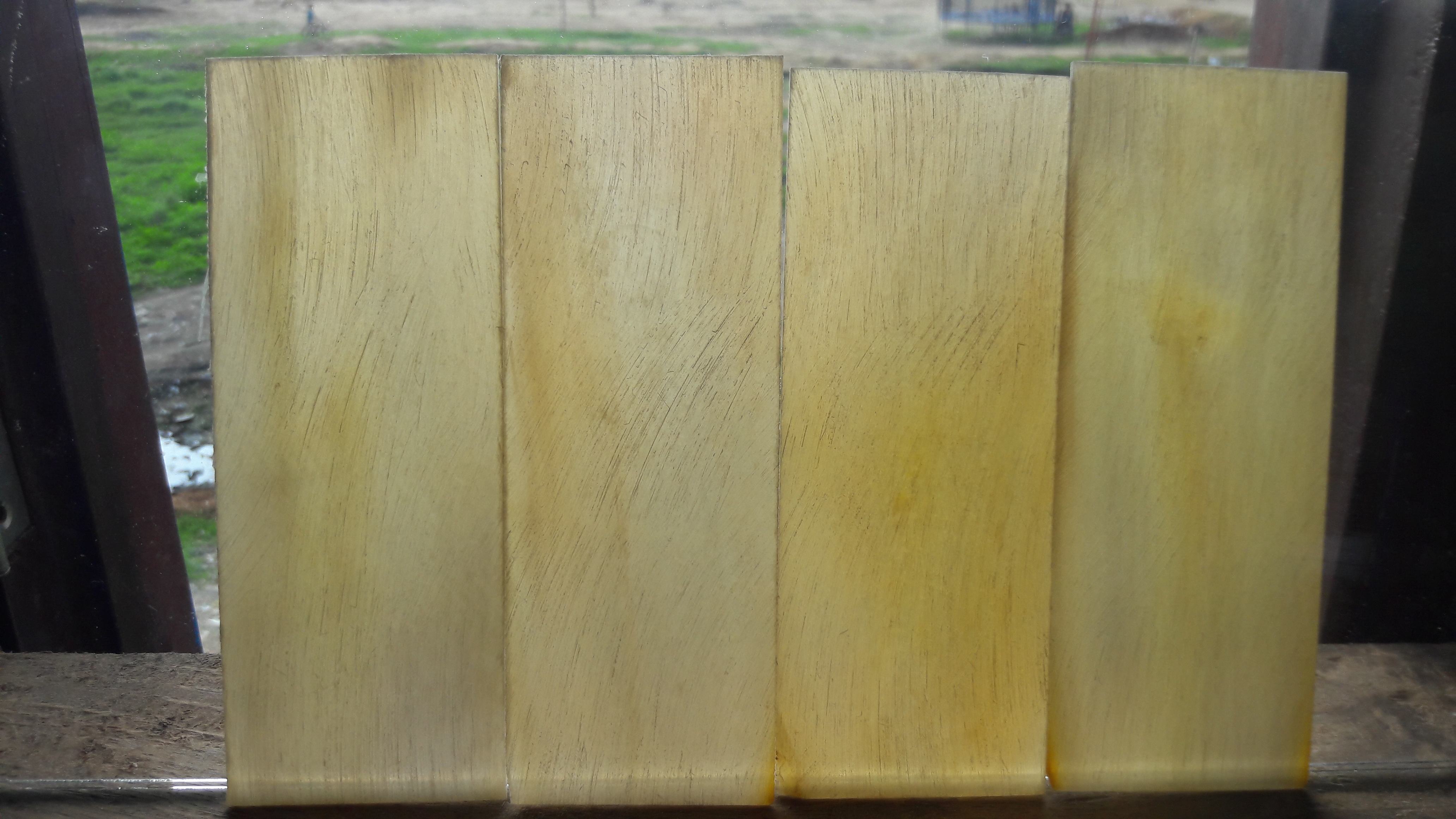 สีขาวนม