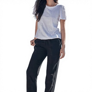 เสื้อยืดคอเต่าแขนสั้นทรงเข้ารูปพิมพ์ลายโลโก้ตามสั่ง ผ้าแคนวาสคอตตอนคุณภาพสูง ระบายอากาศได้ดี ชายเสื้อทรงบับเบิ้ล - Product Image 1