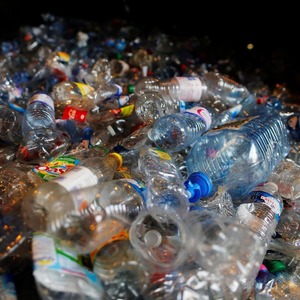 Botellas transparentes y limpias para mascotas Chatarra de plástico reciclado en forma de fardo con disponibilidad inmediata - Product Image 2