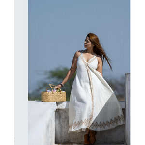 Vestido Maxi Tejido a Mano Color Marfil, Talla Única, Estilo Boho, Natural, Transpirable, Personalizable para Días de Ocio, Ropa de Verano ODM/OEM - Product Image 1