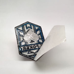 Écussons de broderie personnalisés sans couture sur support adhésif insignes tissés lavables de conception de luxe étiquettes de vêtements temporaires amovibles - Product Image 3