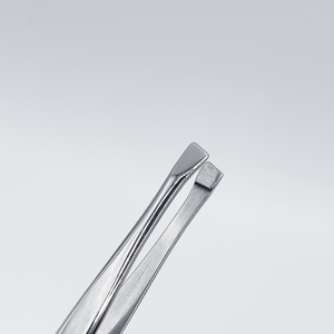 Pinzas para cejas pulidas con punta inclinada de acero inoxidable de diseño profesional con opciones personalizables de la mejor calidad para uso de mujeres - Product Image 5