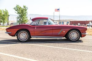 Chevrolet Corvette C1 d'occasion de 1962, année de fin de série, restaurée, avec toit rigide de couleur carrosserie incluse - Product Image 2