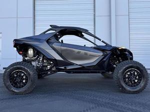 NUEVO Can-Am Maverick R X RS Triple Black 2026 - Product Image 4