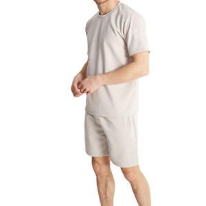 Ensemble 2 pièces de jogging d'hiver personnalisé pour homme avec logo – Short et T-shirt respirants style décontracté, couleur personnalisable pour la course à pied - Product Image 4