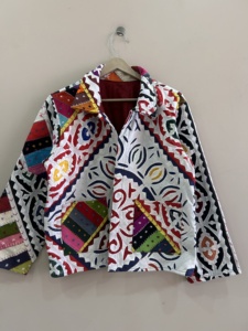 Chaqueta de algodón con apliques hechos a mano en India, estilo informal, holgada, nueva. - Product Image 3