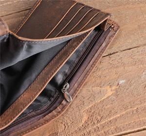 Cartera Bifold de Cuero Genuino Crazy Horse para Hombre con Ranuras para Tarjetas y Solapa - Product Image 4