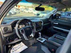 CLEAN 2014 To-yo-ta Tund-ra SR5 Doble cabina 5.7L 4WD - Product Image 2