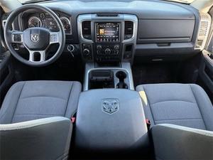 R-am 1500 C-lassic W-arlock 2023 Usada en Buen Estado, 4 Puertas, Cabina Doble, 4x4, Caja de 5.6 pies - Product Image 4