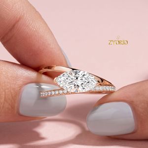 Anillo de compromiso de oro de 18 quilates con corte marquesa y banda pavé de lujo, joyería nupcial atemporal - Product Image 3