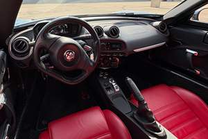 ALFA ROMEO 4C 2015 USADO, Volante a la Izquierda/Derecha - Product Image 4
