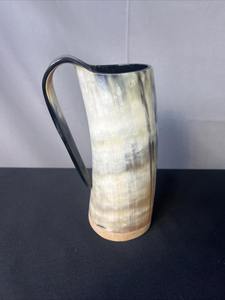 Taza de cuerno natural inspirada en los vikingos Diseño medieval de lujo con agarre perfecto para cerveza a la venta - Product Image 3
