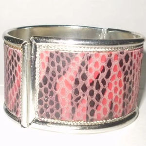 Collar Pinscher en miniatura a la venta en línea en India en Etsy India disponible en estilos tradicionales modernos antiguos religiosos - Product Image 1