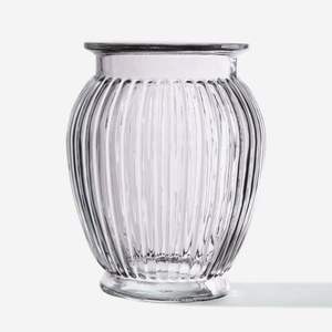 Vase à fleurs en verre de forme antique avec base bulbeuse idéal pour les branches de fleurs sauvages ou les motifs floraux saisonniers - Product Image 6