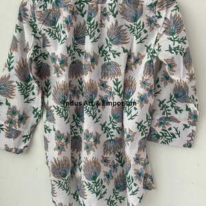 Chemise imprimée à bloc à la main Chemises élégantes pour femmes Chemise en tissu de coton doux imprimé à bloc à la main indienne en vente au meilleur prix - Product Image 4