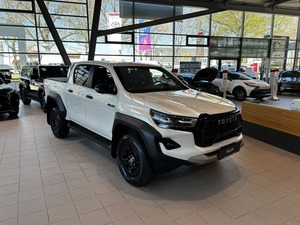 Toyota Hilux SUV 2025 Automatique Sièges en Cuir Toit Ouvrant à Vendre - Product Image 4