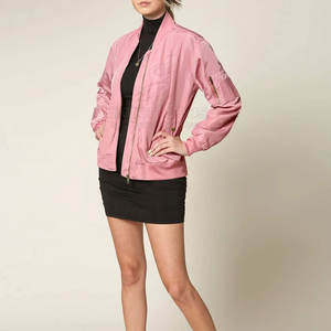 Chaqueta Bomber Premium con textura ligera y suave Chaqueta Bomber suave con diseño simple - Product Image 1