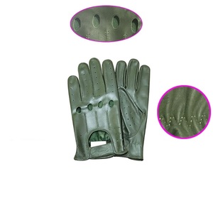 Gants à écran tactile en cuir véritable de qualité supérieure Mode d'hiver multifonctionnelle Vêtements pour femmes et hommes du Pakistan - Product Image 3