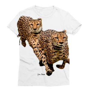 Camiseta Clásica Sublimada Cheetah Brothers para Mujer, Corte Ajustado, Transpirable, Estilo Crop Top para Verano, Tallas XS y XXS Disponibles - Product Image 1