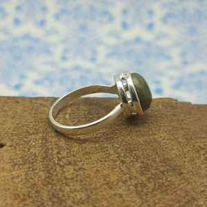 925แหวนเงินสเตอร์ลิงโบฮีเมียนทำด้วยมือดีไซน์ทันสมัยแบบโบฮีเมียนชุดวงดนตรีเรียบง่ายพร้อมอัญมณีลาบราดอไรต์ช่างฝีมือเครื่องประดับที่ทำด้วยมือของขวัญ - Product Image 4