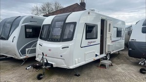 Autocaravana de Lujo 4X4 Todoterreno Usada de Entrega Rápida, Remolque Camper para Camping y Viajes en Stock - Product Image 3