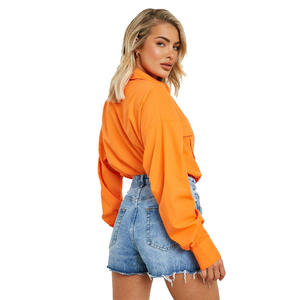 Short en jean lavé à la pierre bleu pour femmes avec braguette boutonnée et poches latérales à vendre en quantité en vrac - Product Image 2