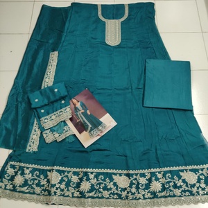 Costume Chi-non Dupatta lourd à fleurs pures pour femmes avec broderie fantaisie pour les fêtes - Product Image 3