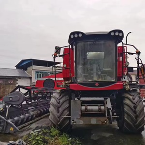 Moissonneuse-batteuse à engrenages à 4 rangs Massey Ferguson 32 d'occasion, robuste, 100-130 CV, en parfait état, qualité supérieure, pour le grain et le maïs - Product Image 3