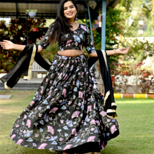 Soyez le centre des attractions avec cet ensemble chinnon avec position impression designer lehenga choli - Product Image 1