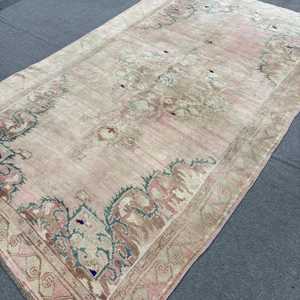 พรมตุรกีขนาดใหญ่ 6x10 ฟุต สีชมพูลายดอกไม้สไตล์วินเทจ ทำจากขนสัตว์ - Product Image 4