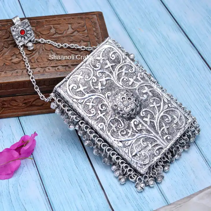 Female Party NK Handmade Brass Metal Vintage Clutch Silver Purse Evening Bag  at Rs 1000/bag in Delhi