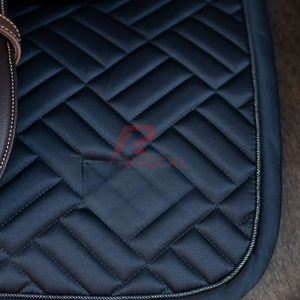 Tapis de selle anglais durable de luxe, tissu doux et respirant, structure légère et confortable, adaptée à tous les jours - Product Image 2