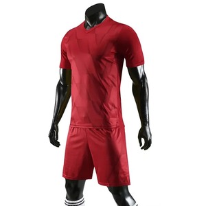 Kit de football professionnel Ensemble de maillots et shorts de football personnalisés avec tissu respirant et fabrication de vêtements de l'équipe OEM - Product Image 6
