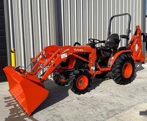 Tracteur-pelleteuse Kubota B2601 2022, 73 heures d'utilisation, avec chargeur frontal et godet, polyvalent pour l'agriculture et la construction, mini-tracteur compact 4x4 - Product Image 2