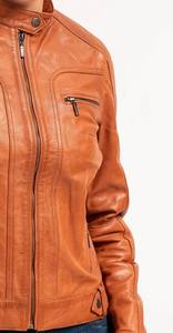 Chaqueta de Cuero Femenina de Alta Calidad, Ecológica, de Invierno, con Capas de Cuero Luxel, Botones y Cierre de Cremallera - Product Image 4