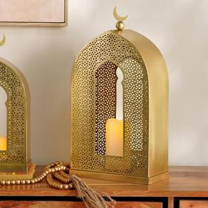 โคมไฟโค้งโลหะสีทองพร้อมดีไซน์ลายฉลุรูปพระจันทร์เสี้ยว ให้แสงเทียนอบอุ่น เหมาะสำหรับตกแต่งบ้านในเทศกาลต่างๆ - Product Image 4