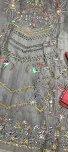 Costumes brodés à la main non cousus de créateur moderne pour femmes Fêtes de style traditionnel indien tendance - Product Image 2