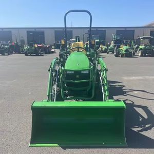 Tractor Compacto John Deere 1025R de 23.9 HP con Tracción en las 4 Ruedas, Motor y Garantía de 2 Años - Product Image 1