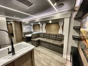 Nouvelle caravane F-o-r-e-s-t R-i-v-e-r Wildwood 31KQBTS 2025 prête à la vente - Product Image 5