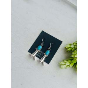 Boucles d'oreilles pendantes en turquoise de Kingman Navajo et argent sterling, bijoux culturels de collection, fabriquées à la main par des artisans - Product Image 4