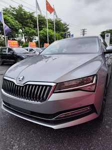 SUPERBE Berline Essence 2.0T 186HP L4 à Traction Avant 2WD, Voiture Économique à Vendre, Sans Accident et Prête à Rouler - Product Image 5