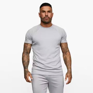 2025 superventas Camiseta de algodón de manga corta para hombres logotipo personalizado patrón sólido diseño fresco estilo de calle nueva llegada - Product Image 2