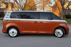 TOP SELLING 2025 Volks wa gen ID. Buzz 1ère édition, moteur électrique simple de 282 ch, orange éclatant et blanc bonbon - Product Image 3