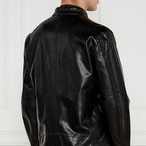 Chaqueta de cuero moderna y personalizable con silueta entallada y espacio para moverse 2026 - Product Image 2