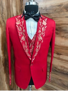 Traje de 3 piezas bordado rojo tradicional con acentos dorados para hombre lujoso rojo bordado detalle dorado - Product Image 6