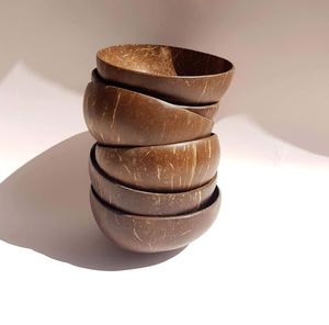 Tazón de Cáscara de Coco Hecho a Mano para el Hogar y la Cocina, Diseñado Especialmente para Fiestas y Eventos - Product Image 1