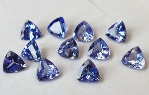 Trillón de tanzanita natural de 5mm facetado-Trillón de tanzanita suelta cortado de calidad superior - Product Image 4