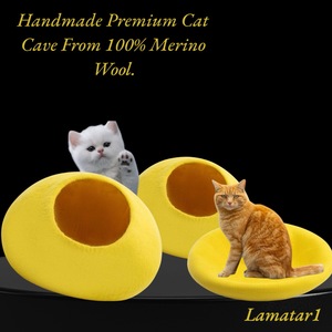 เตียงแมวแบบพกพา ทำจากขนสัตว์คุณภาพสูง ยี่ห้อ Lamatar1 ผลิตในเนปาล ดีไซน์สวยงาม สีสันน่าดึงดูด เป็นมิตรต่อสิ่งแวดล้อม ใช้ได้ทั้งให้ความร้อนและความเย็น เหมาะสำหรับการเดินทาง - Product Image 5