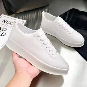 Zapatos de cuero informales ligeros para todas las estaciones para hombre, diseño deportivo cómodo, malla antideslizante para aumentar la altura - Product Image 1