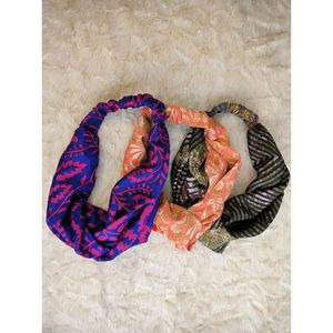 Diadema Boho Hecha a Mano con Nudo Frontal, Accesorios para el Cabello de Seda Sari Reciclada Vintage, Idea de Regalo Dulce - Product Image 2